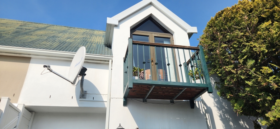 To Let 2 Bedroom Property for Rent in Harfield Village Western Cape